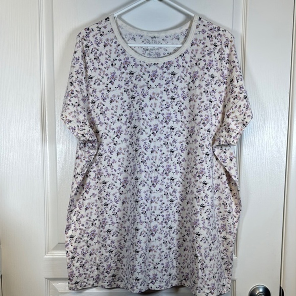 Torrid Classic Fit Tee Shirt White Multicolor Florals Size 3/3X EUC #5630